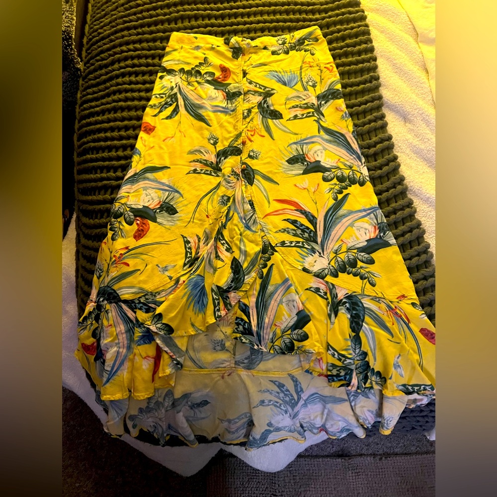 Adorable skirt with yellow & bright colors.
